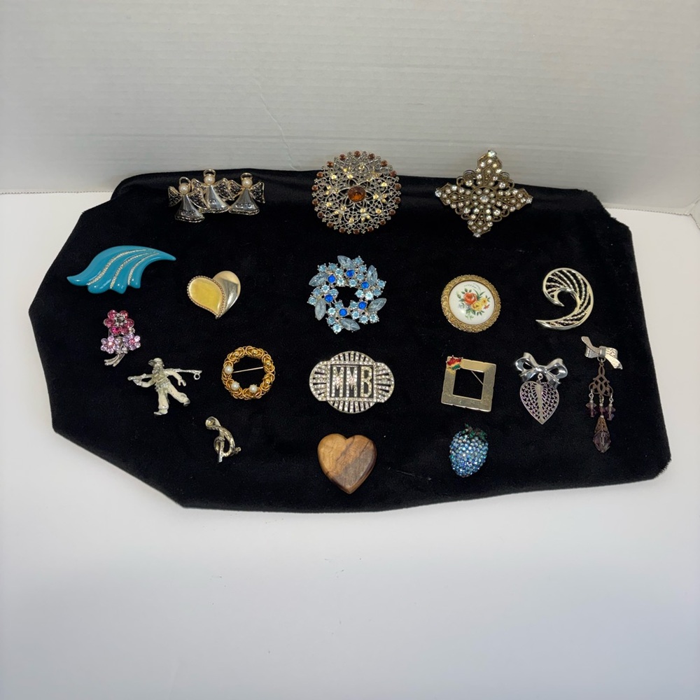 VTG Brooch Pins Lot Of 18 Rhinestones Faux Pearl Floral Figural Angels Hearts